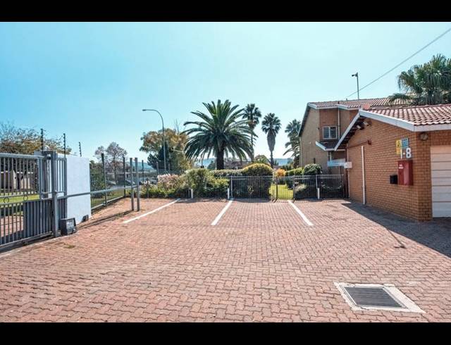 3 BEDROOM TOWNHOUSE FOR SALE IN BEDFORD GARDENS